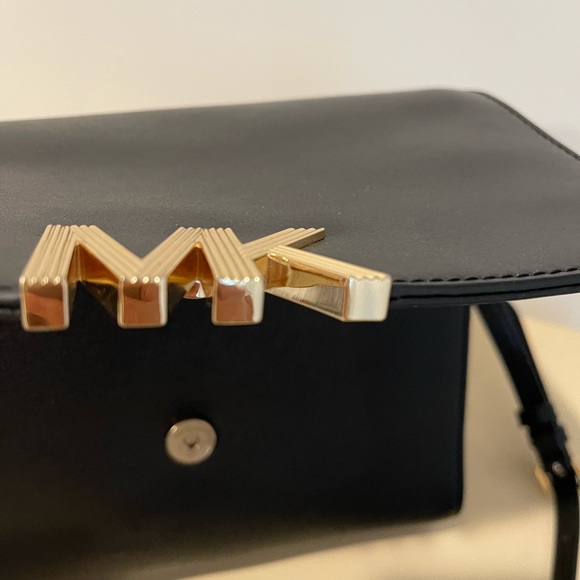 Micheal Kors cross body or over the shoulder purse - Picture 11 of 17